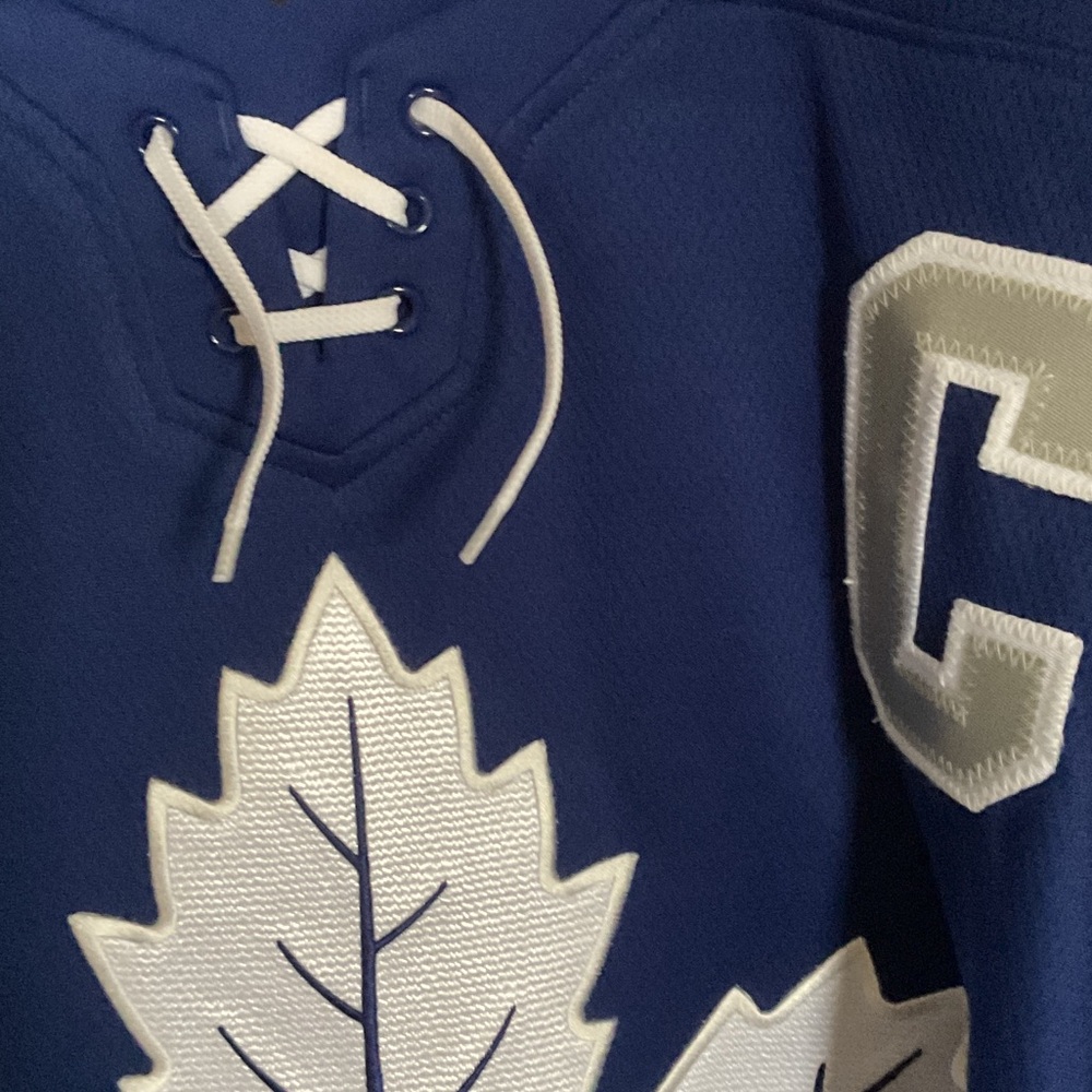 Authentic John Tavares Captain Toronto Maple Leafs Blue Hockey Jersey - Picture 3 of 5